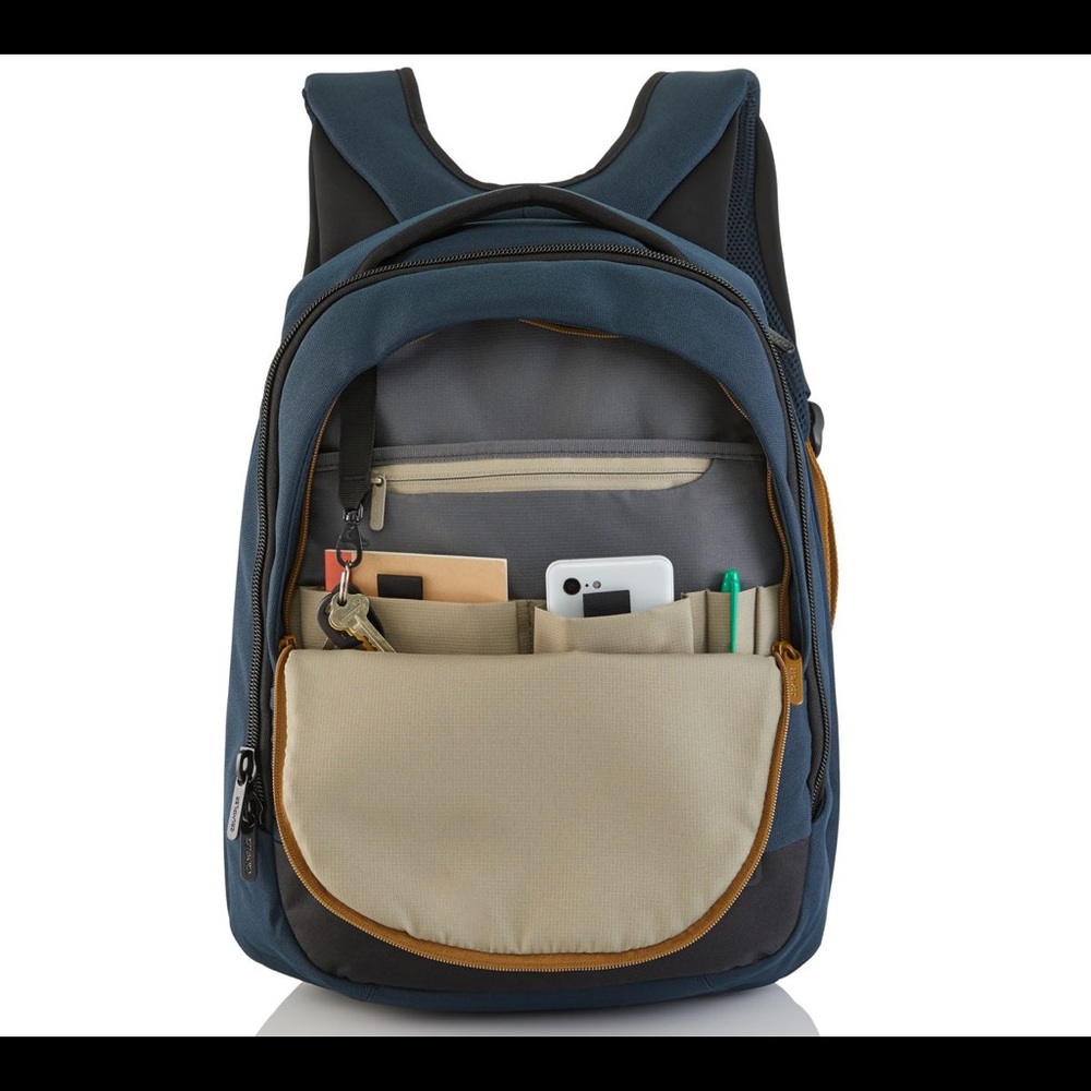 Crumpler Mantra Backpack - Picture 3 of 3